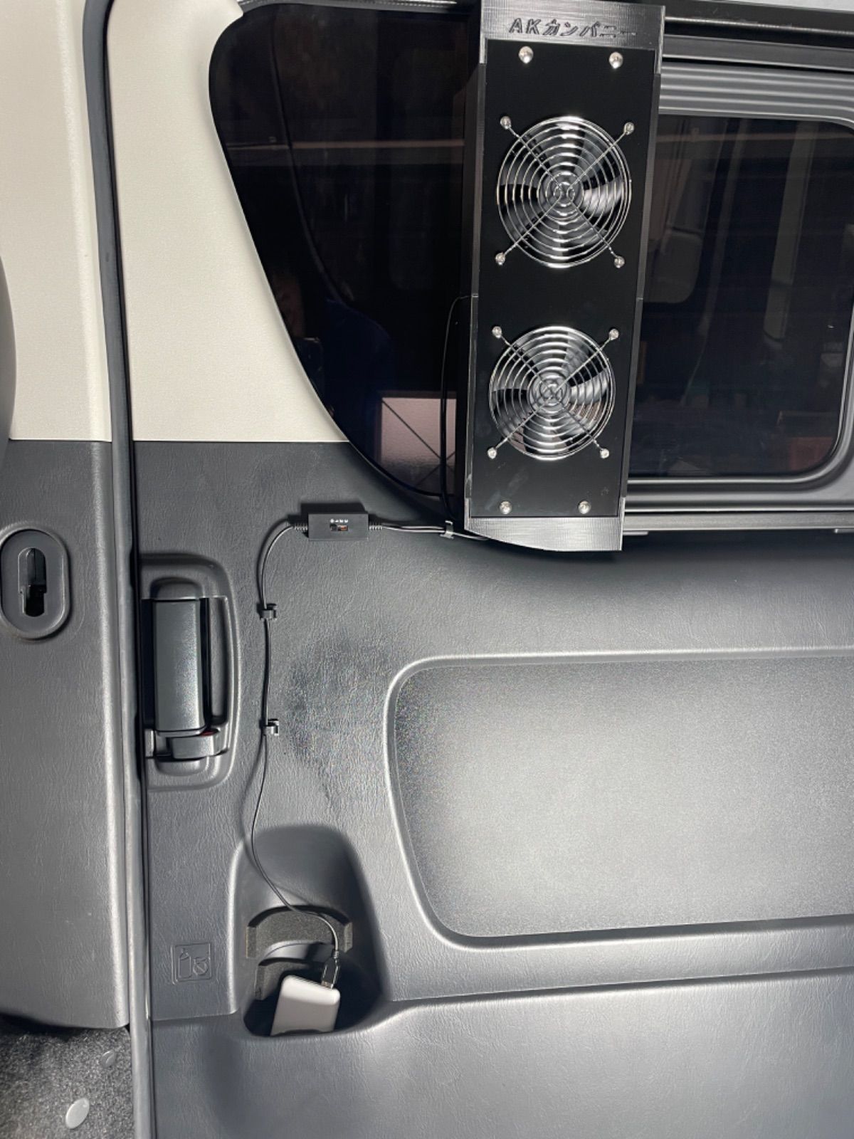 ハイエース200系専用設計　換気ファン　運転席側スライド小窓取り付け　USB専用必要工具