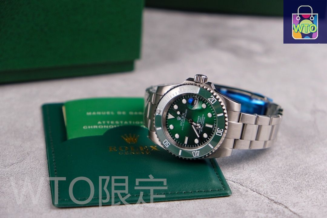 ⭐︎新品•未使用⭐︎ROLEX 時計ケース グリーン 未使用品】Rolex ロレックス 時計ケース - メルカリ