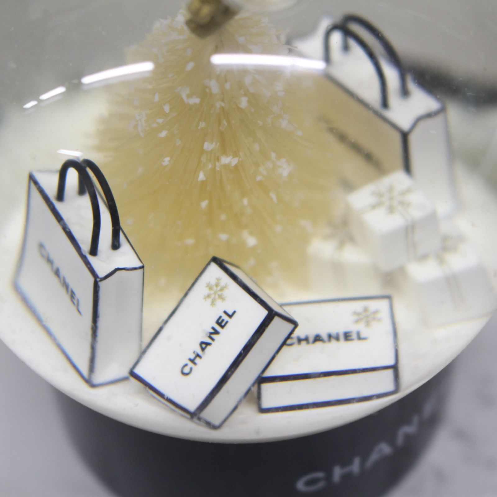 CHANEL スノードーム　クリスマス CHANEL シャネル スノードーム クリスマス ツリー ホワイト