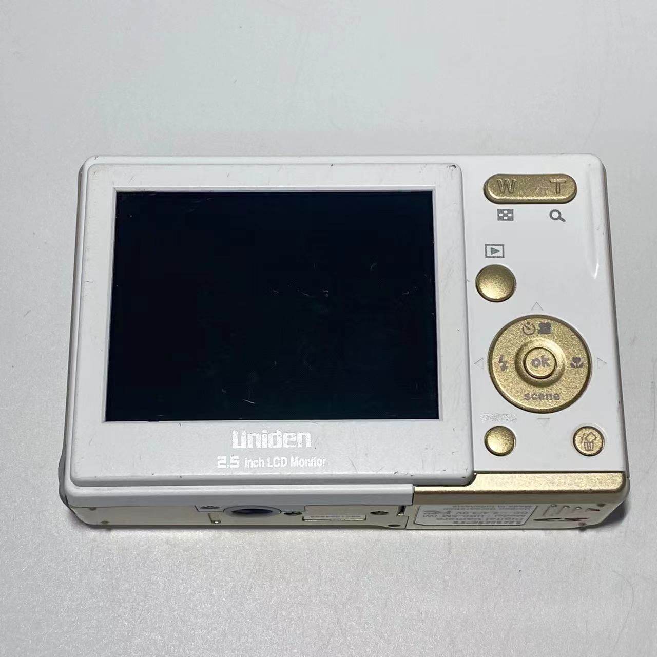 Uniden UDC-5M デジタルカメラ ホワイト×ゴールド 動作確認済】Uniden UDC-5M デジタルカメラ ホワイト×ゴールド