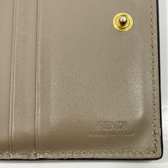【わかば】FENDI ベージュ 二つ折り財布 フェンディ 二つ折り財布 ピンクベージュ バイザヤード 8M0387