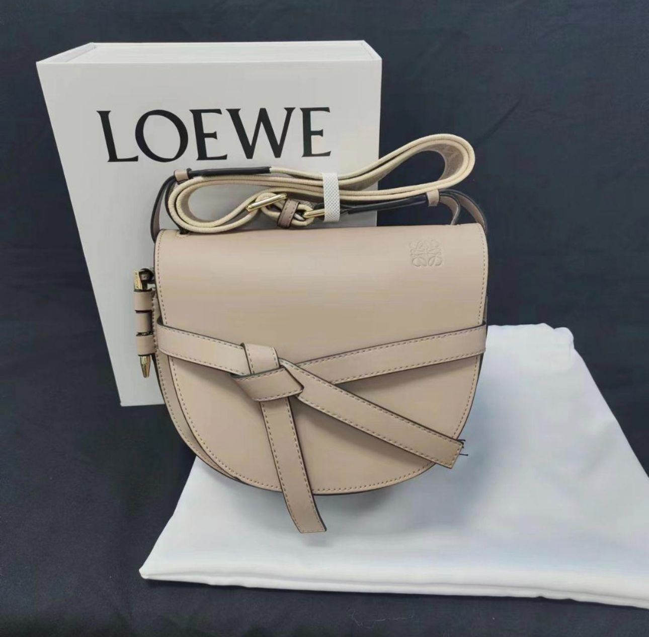 【美品 箱付き】LOEWE ロエベゲートバムバッグ