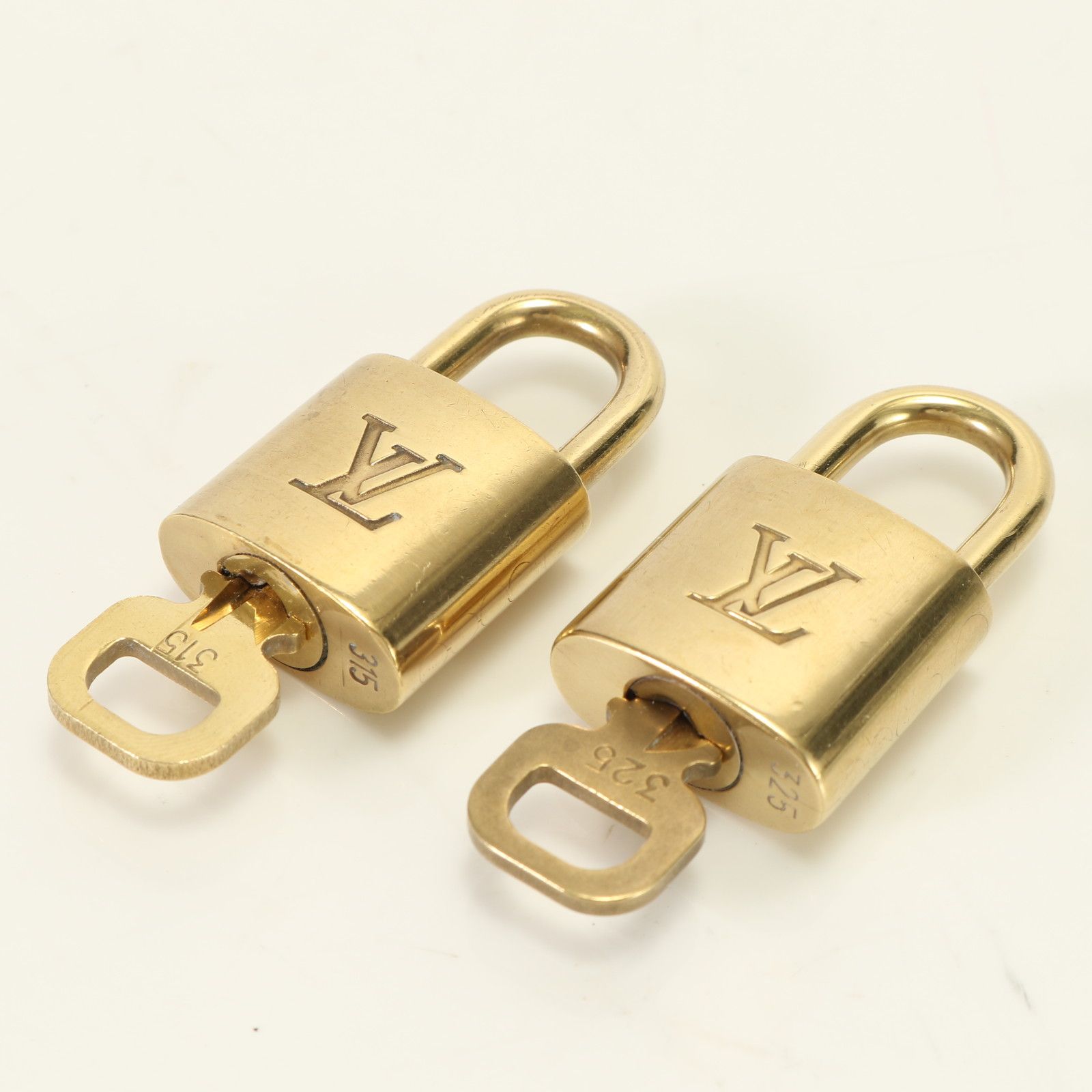 美品 ヴィトン まとめ 2点 セット カデナ パドロック 南京錠 キー 鍵 325 315 ゴールド バッグ メンズ レディース EET 1011-E4【中古】