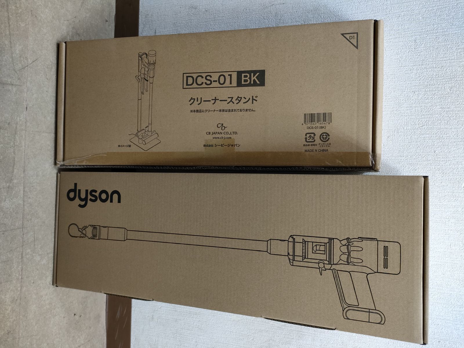 Dyson SV21コードレスクリーナー　掃除機　梱包頼める便使用！ わずか1.5kgと超軽量で至るところに使えるダイソンのコードレス掃除機