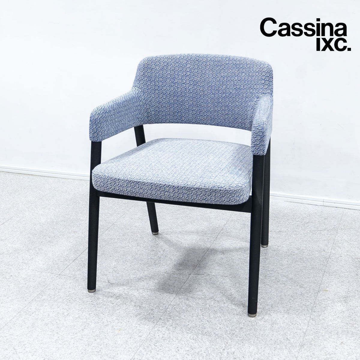 【展示品】Cassina ixc. カッシーナイクスシー TANT-TANT タンタン ダイニング アーム チェア ファブリック ブルー 植木 莞爾 定価13万