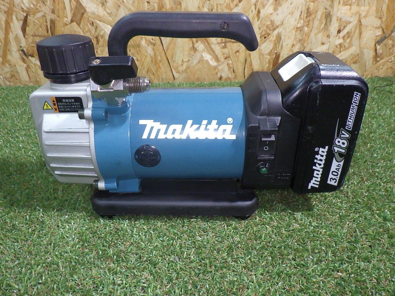 マキタ 充電式真空ポンプ バッテリー 充電器付 VP180DRG 品