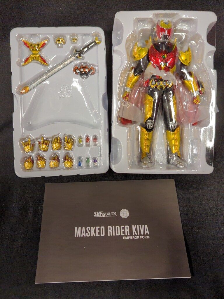 S.H.Figuarts（真骨彫製法） 仮面ライダーキバ エンペラーフォーム S H