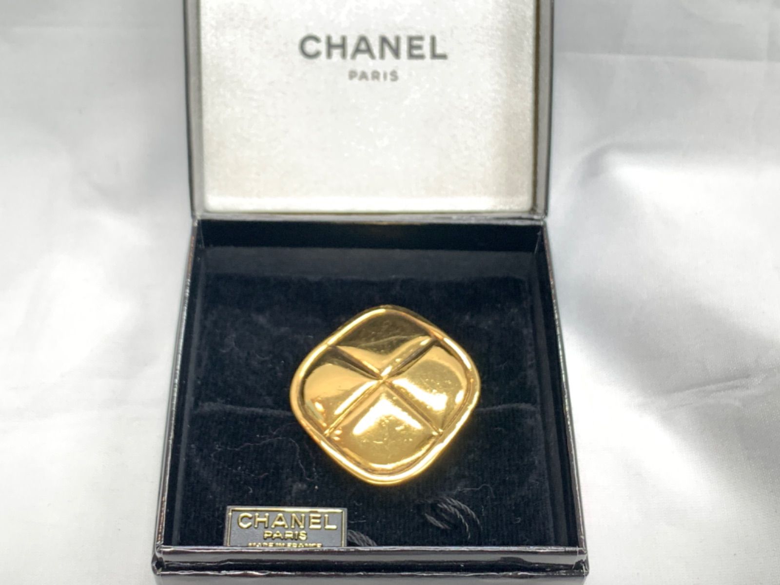 美品 CHANEL シャネル ブローチ 箱付 菱形 ゴールド アンティーク ♪CHANEL シャネル ヴィンテージブローチ ひし形 ゴールド 箱