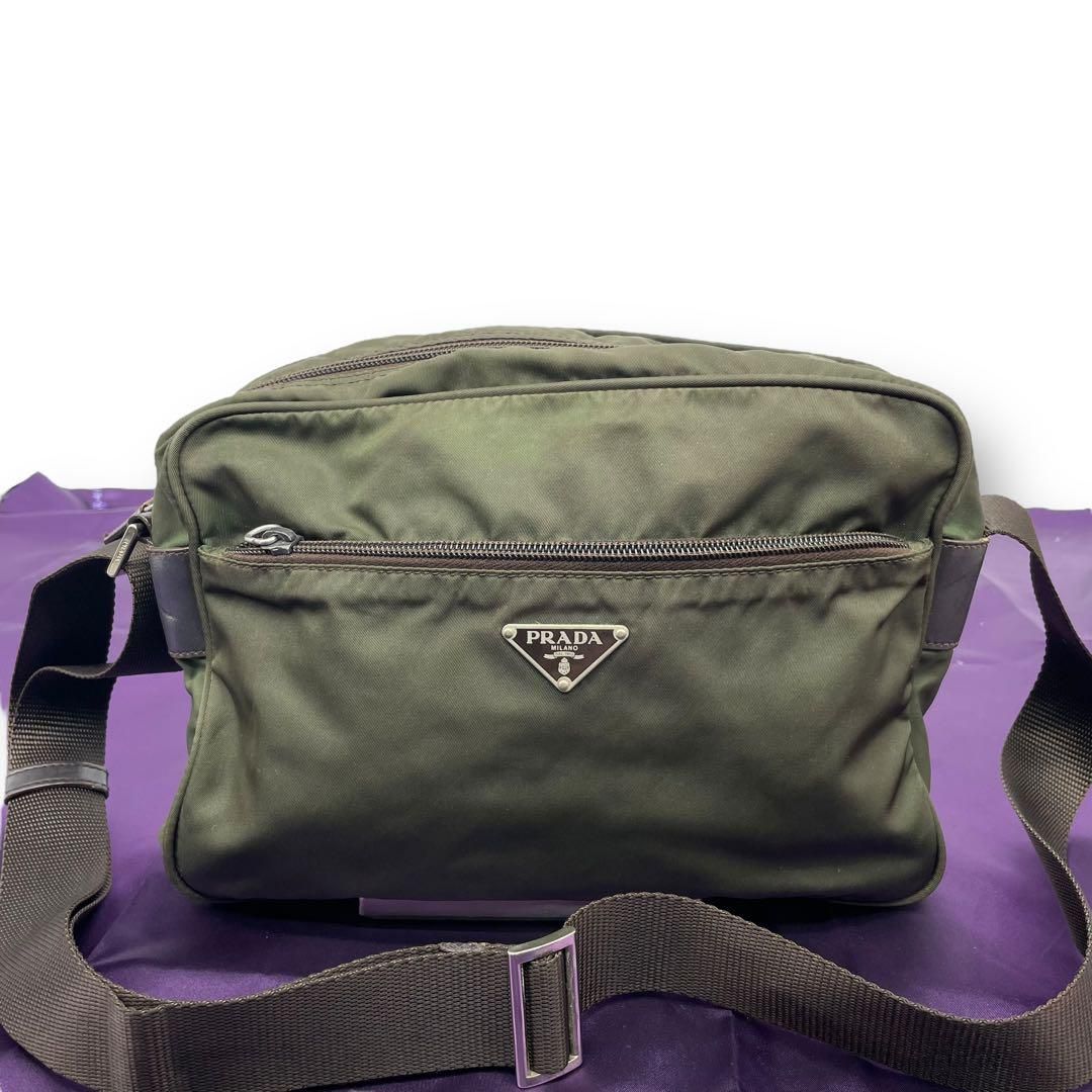 【美品✨】プラダ　カメラバッグ　ショルダーバッグ　斜め掛け　ナイロン　カーキ PRADA プラダ ショルダーバッグ ナイロン/レザー 緑 カーキ【中古