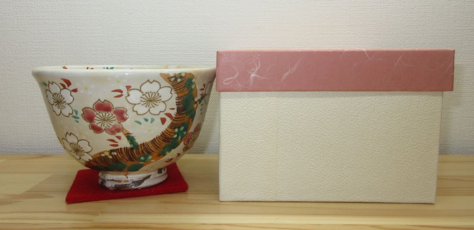 逢絢亭・新品】茶道具 茶碗 京焼 粉引 桜の図 中村与平 紙箱入り