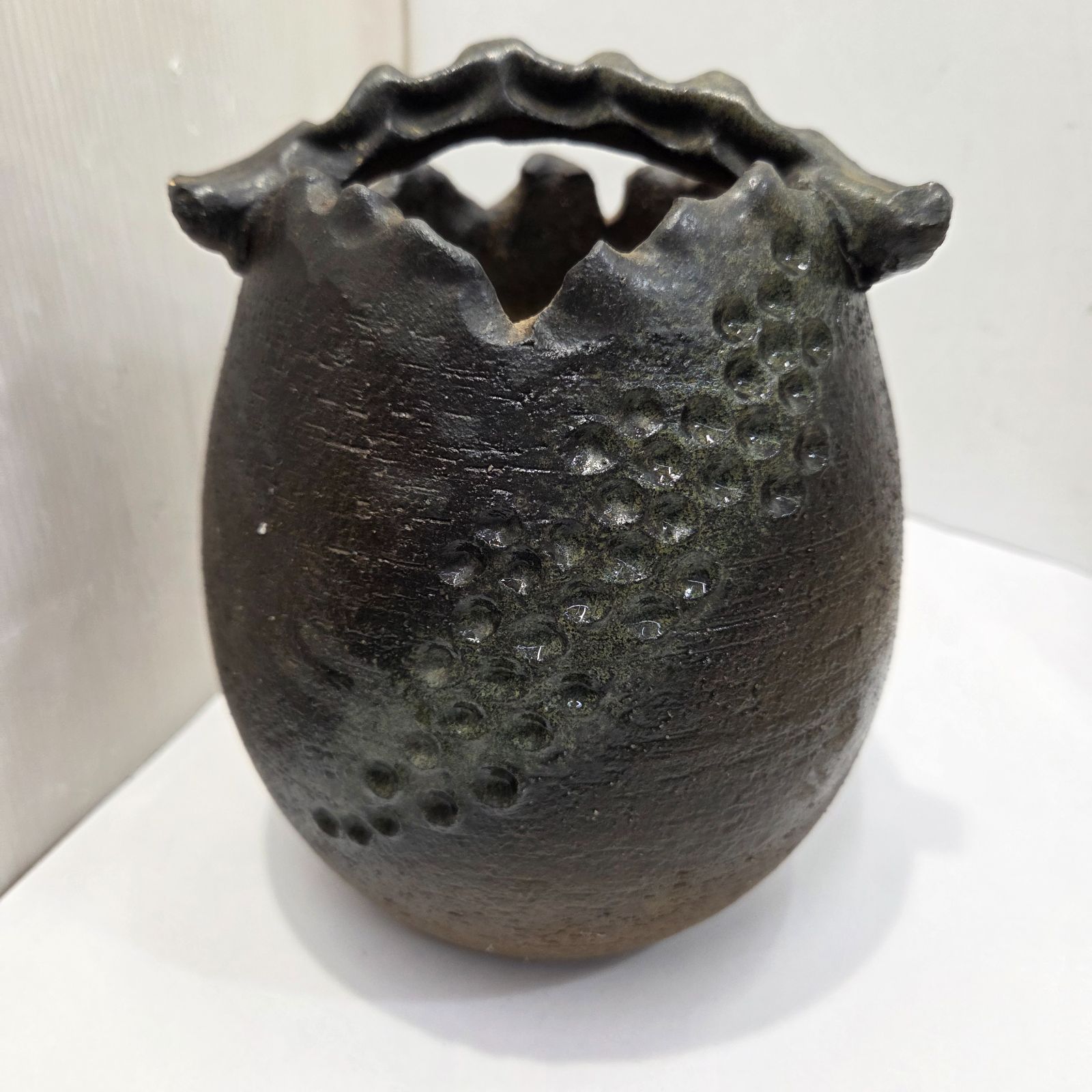 土灰釉掛分け 手作り花器 灰被花入 – 萩焼作家 水津和之-和窯（やわらぎがま）-ここでしか