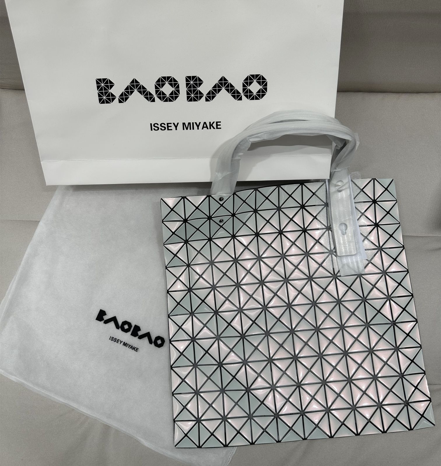 最終値下げ】 BAOBAO ISSEI MIYAKE バオバオイッセイミヤケ レディース トートバッグ ショルダーバッグ ポシェット 10✖️10  ホワイト - メルカリ