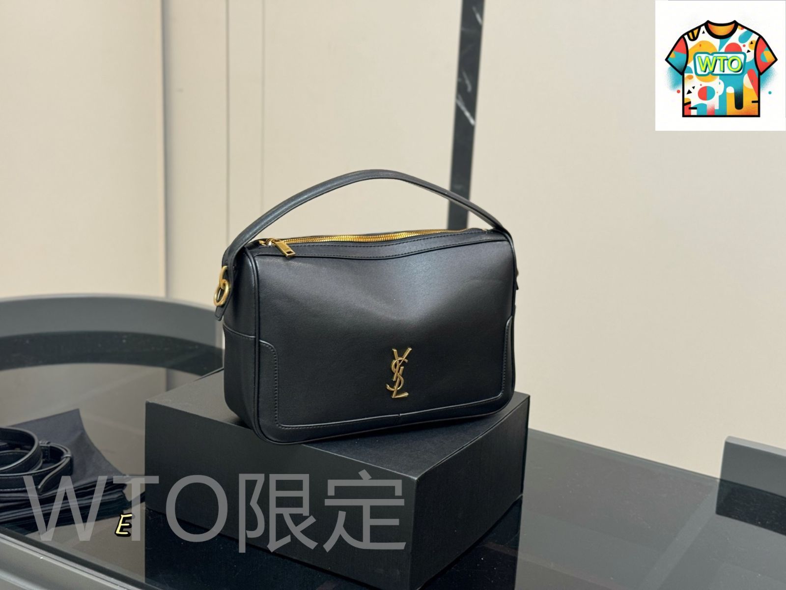 ナパレザー製でデザイン性豊かなショルダーバッグ