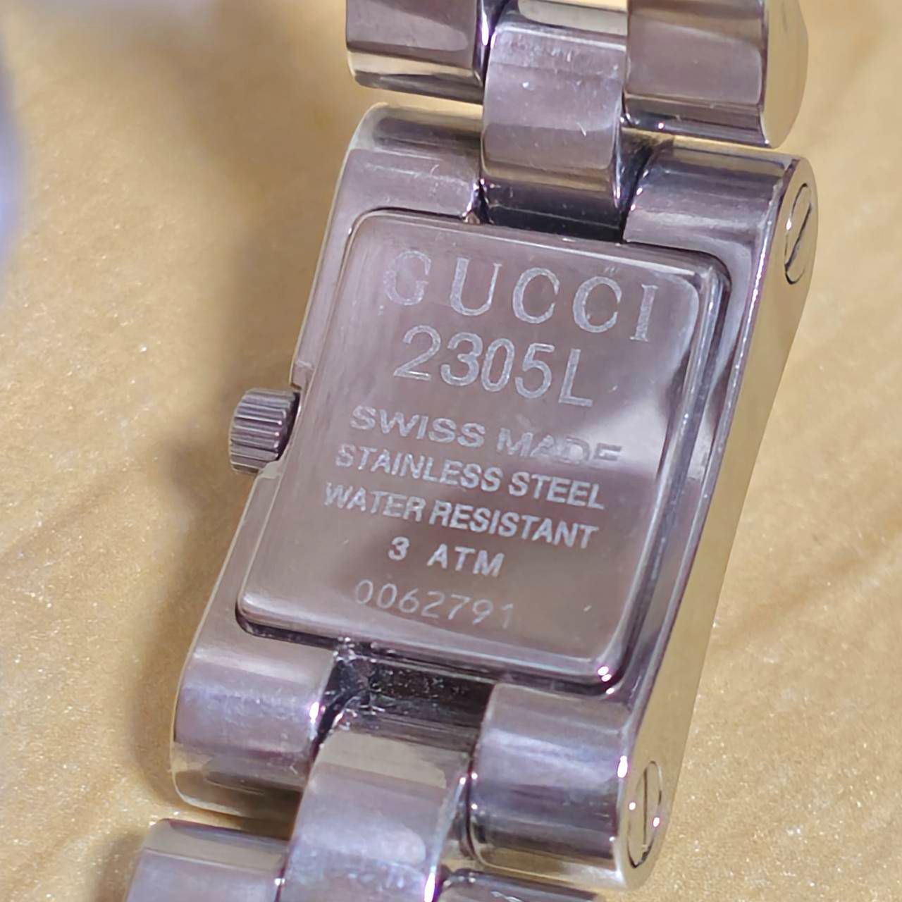 GUCCI 2305L レディース腕時計 稼働品 GUCCI グッチ 2305L クォーツ レディース 黒文字盤 稼働品 腕時計