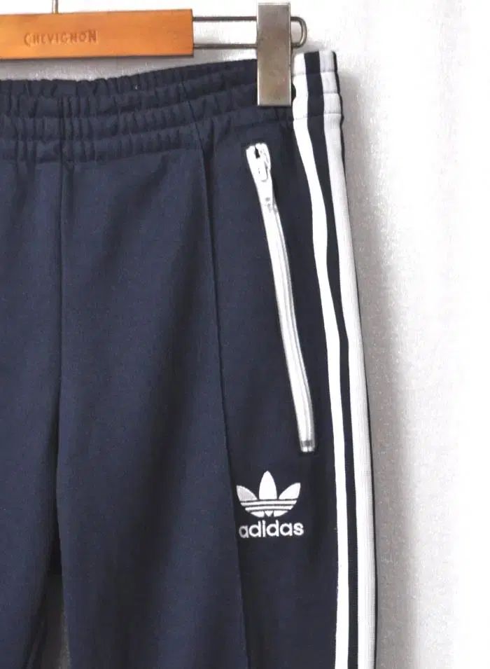 adidas アディダス トラックパンツ ヨーロッパ ジャージ 刺繍 ネイビー