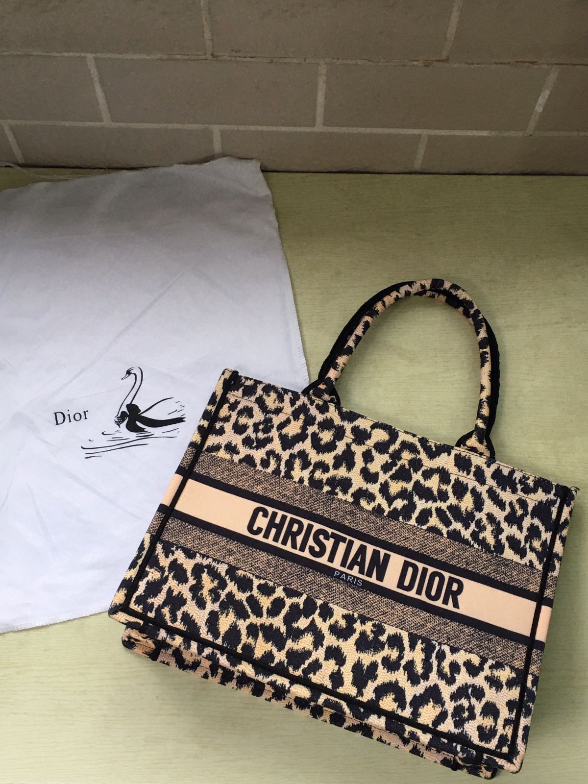 実物撮影☆ DIOR BOOK TOTE ミディアムバッグ1000円引き致します ...