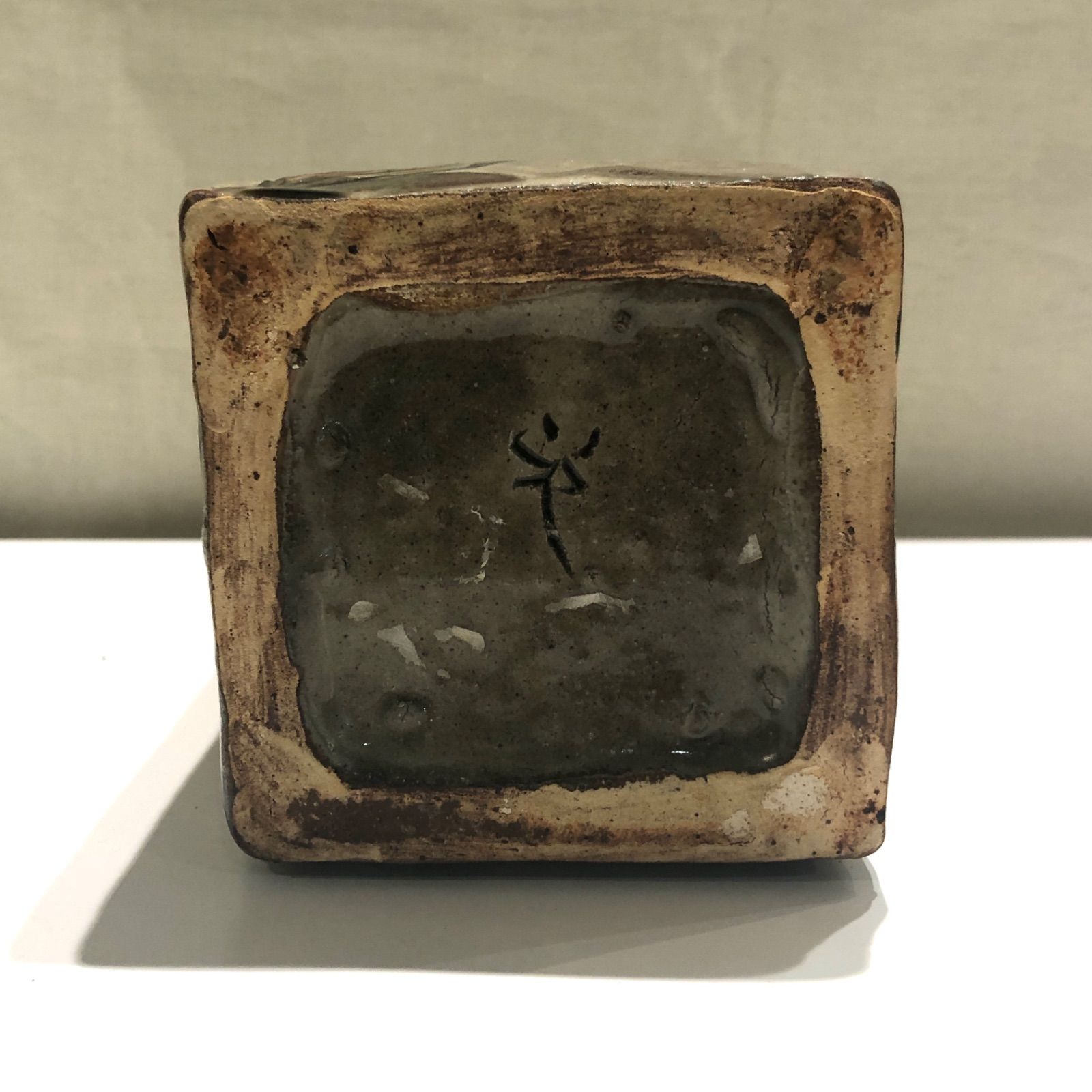 金城次郎作　魚紋角瓶 金城次郎作 魚紋角瓶 金城次郎作 魚紋角瓶 壺屋焼 人間国宝 金城次郎作