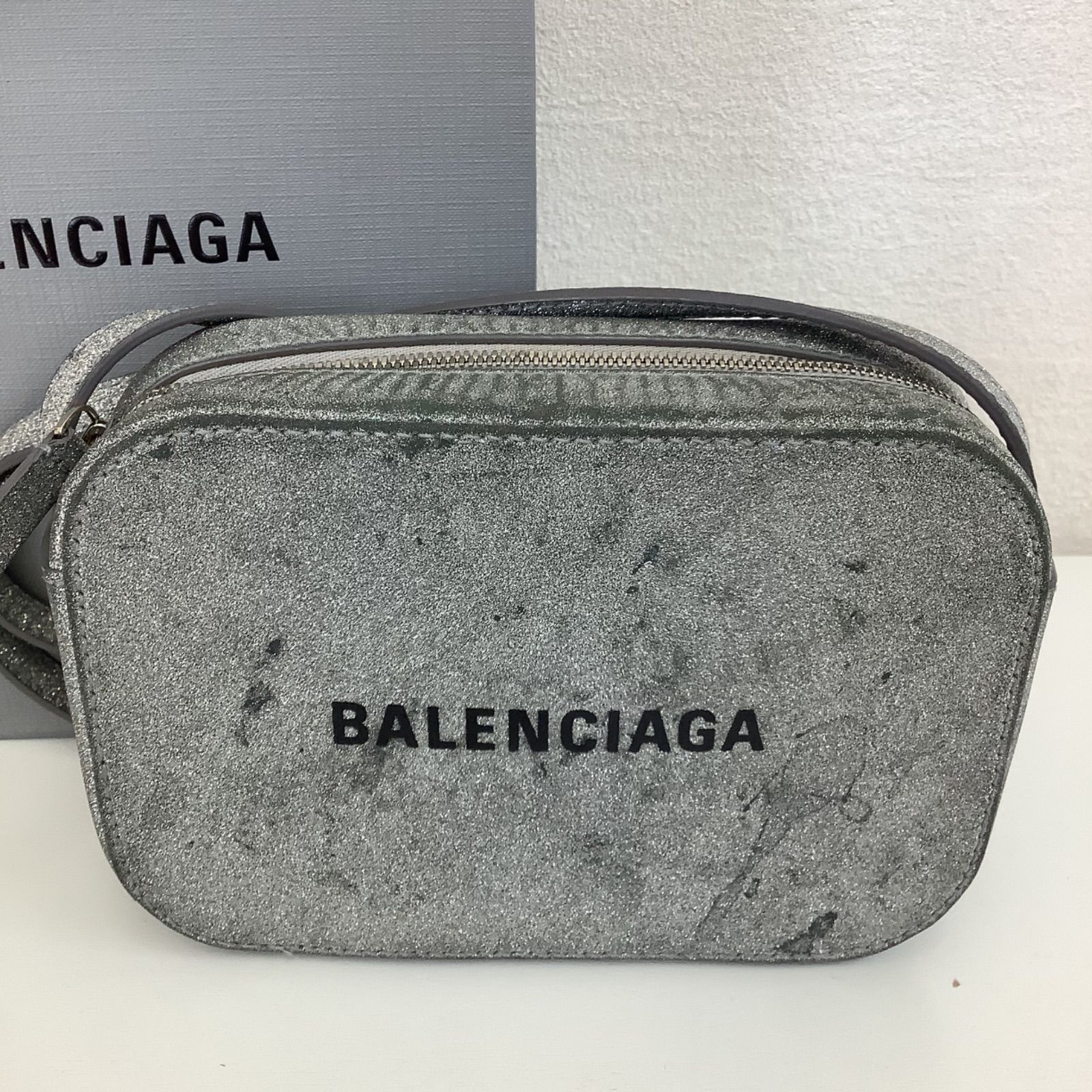 BALENCIAGA バレンシアガ エブリデイカメラバッグ - メルカリ
