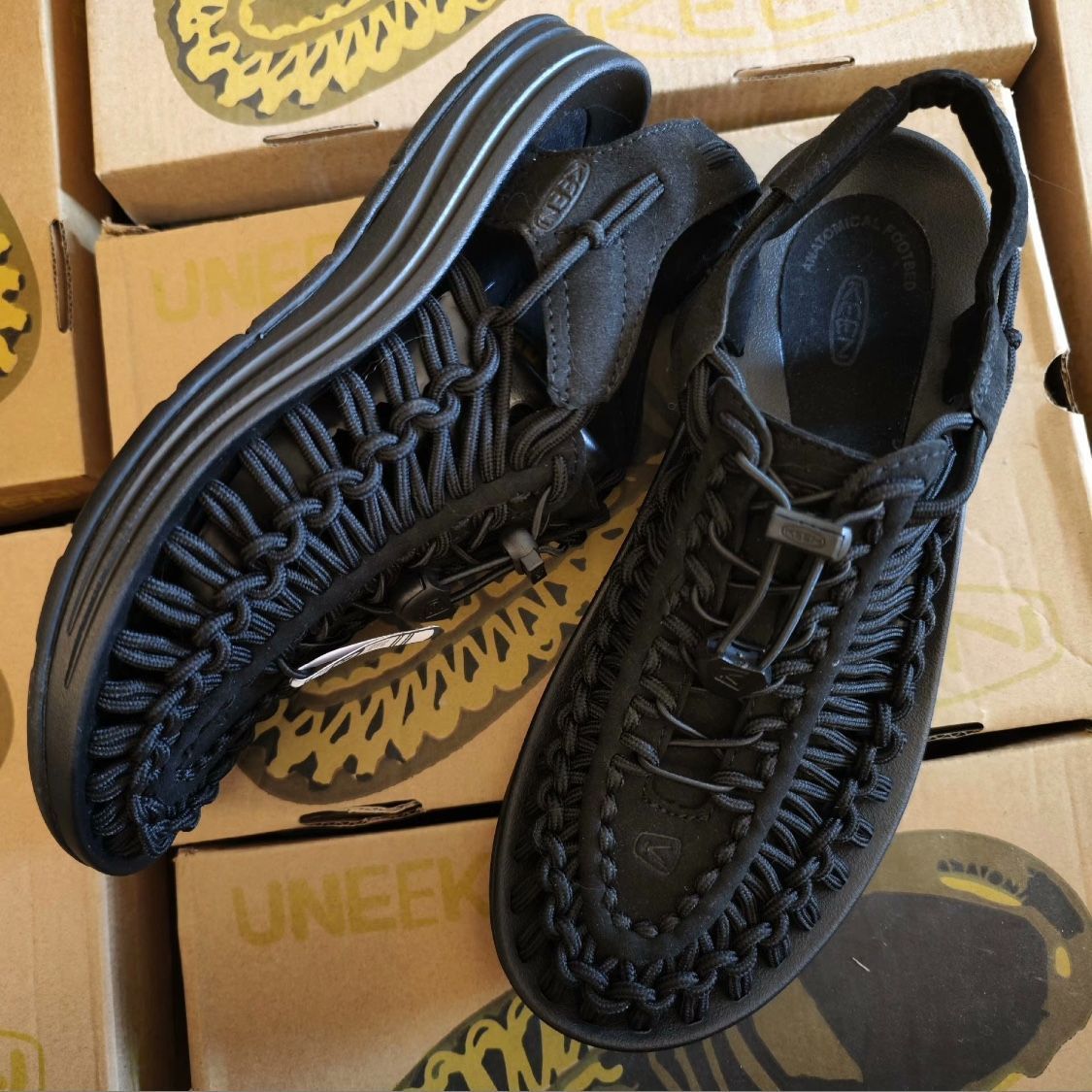 KEEN UNEEK キーン メンズ レディース 男女兼用   ユニーク サンダル   アウトドアシューズサンダル  メンズのサイズ#Black/Black