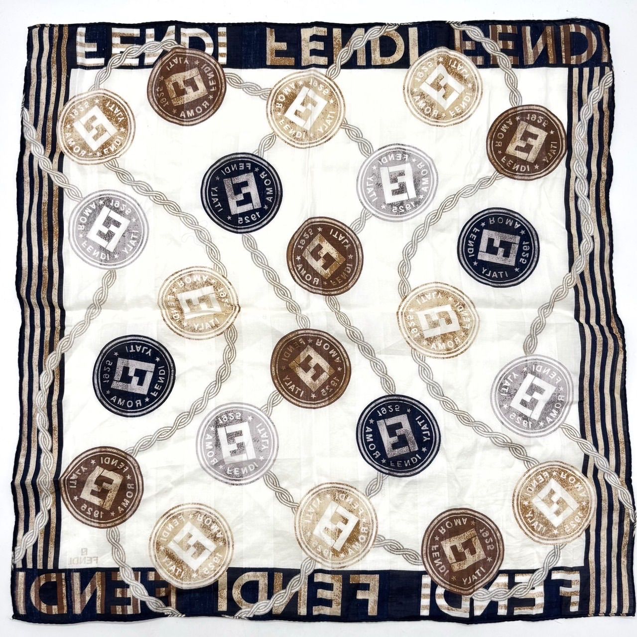 ✨美品✨ FENDI フェンディ スカーフ ハンカチ 大判 FFロゴ 総柄