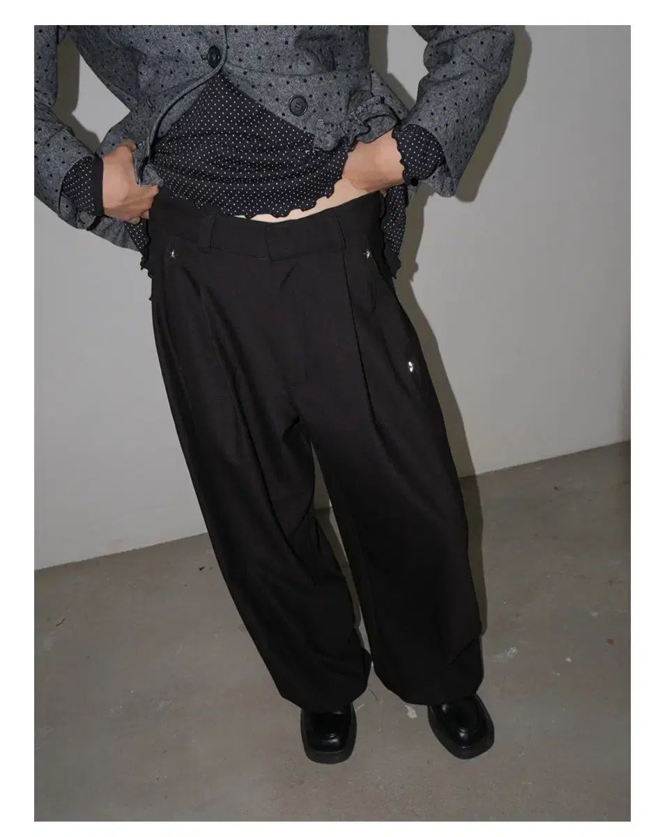 バニーシュメント カーブ ワイド ブラック スラックス パンツ