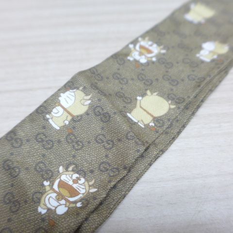 【美品】GUCCI　ネックボウ　ドラえもん　コラボ GUCCI ドラえもん DORAEMON スカーフ ネックボウ シルク GG 限定