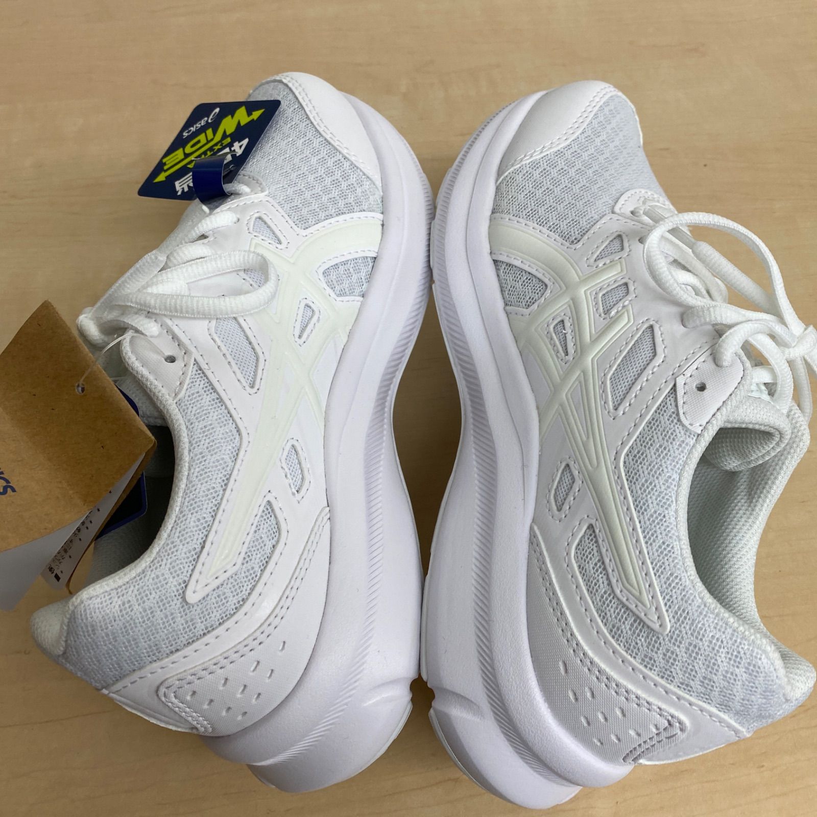 タグ付き 未使用 asics ホワイト スニーカー 靴 K94 - メルカリ