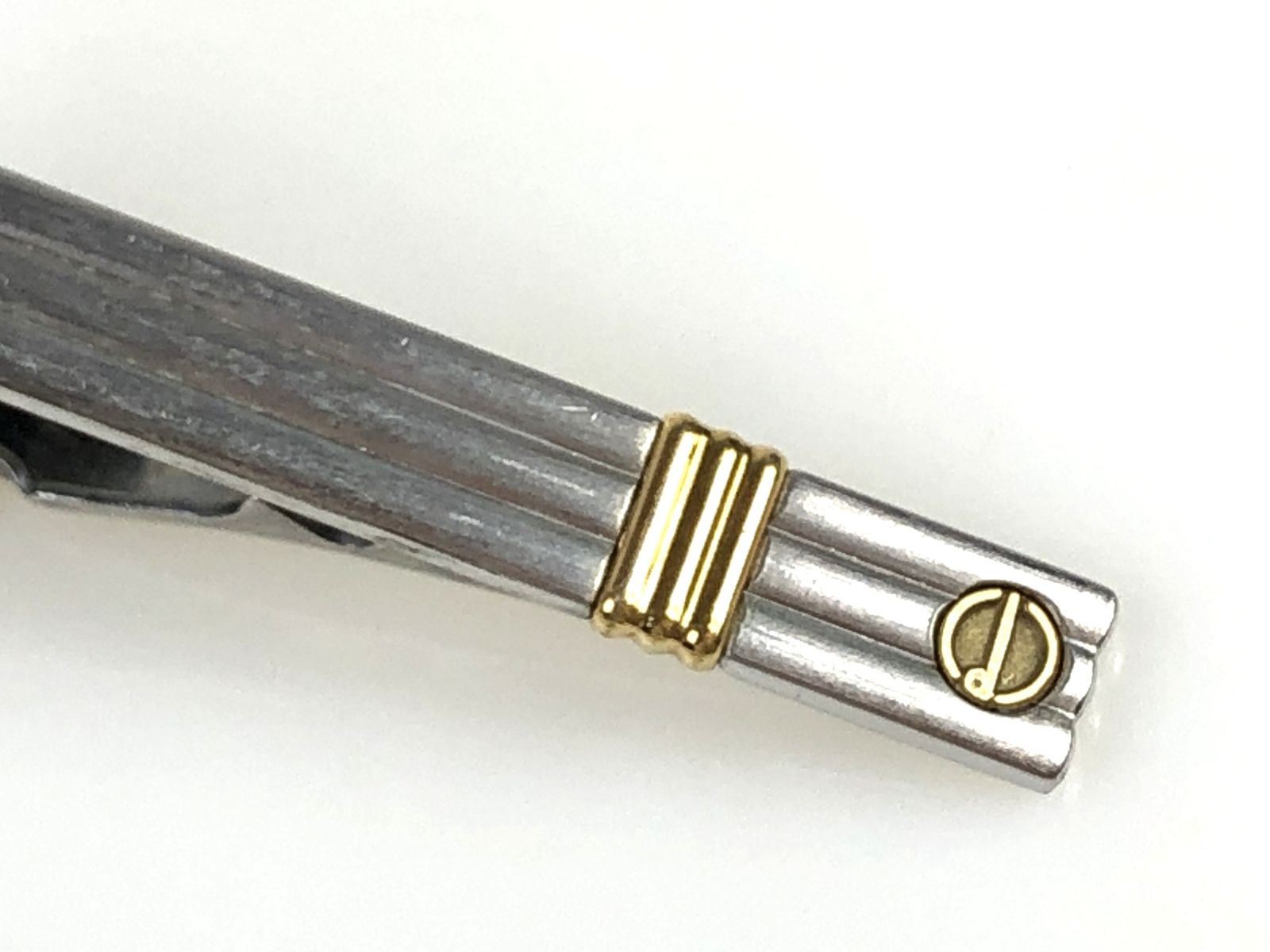 美品✨ ダンヒル シルバーネクタイピン dロゴ 高級感 お洒落✨ ダンヒル dunhill dロゴ ネクタイピン ゴールドカラー×シルバーカラー