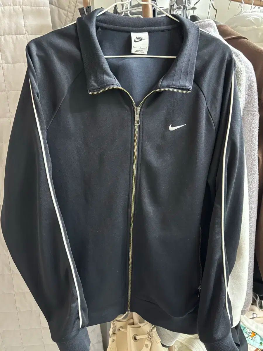 NIKE ナイキ 本物の トラックジャケット