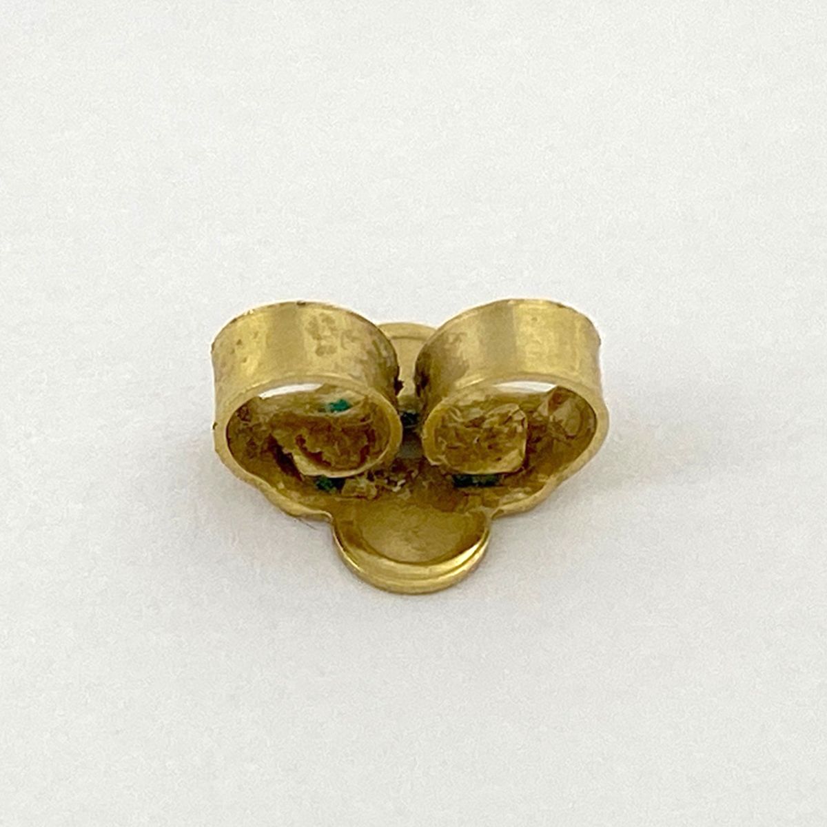 ルイ・ヴィトン Louis Vuitton スタッズ イヤリング エセンシャル V  