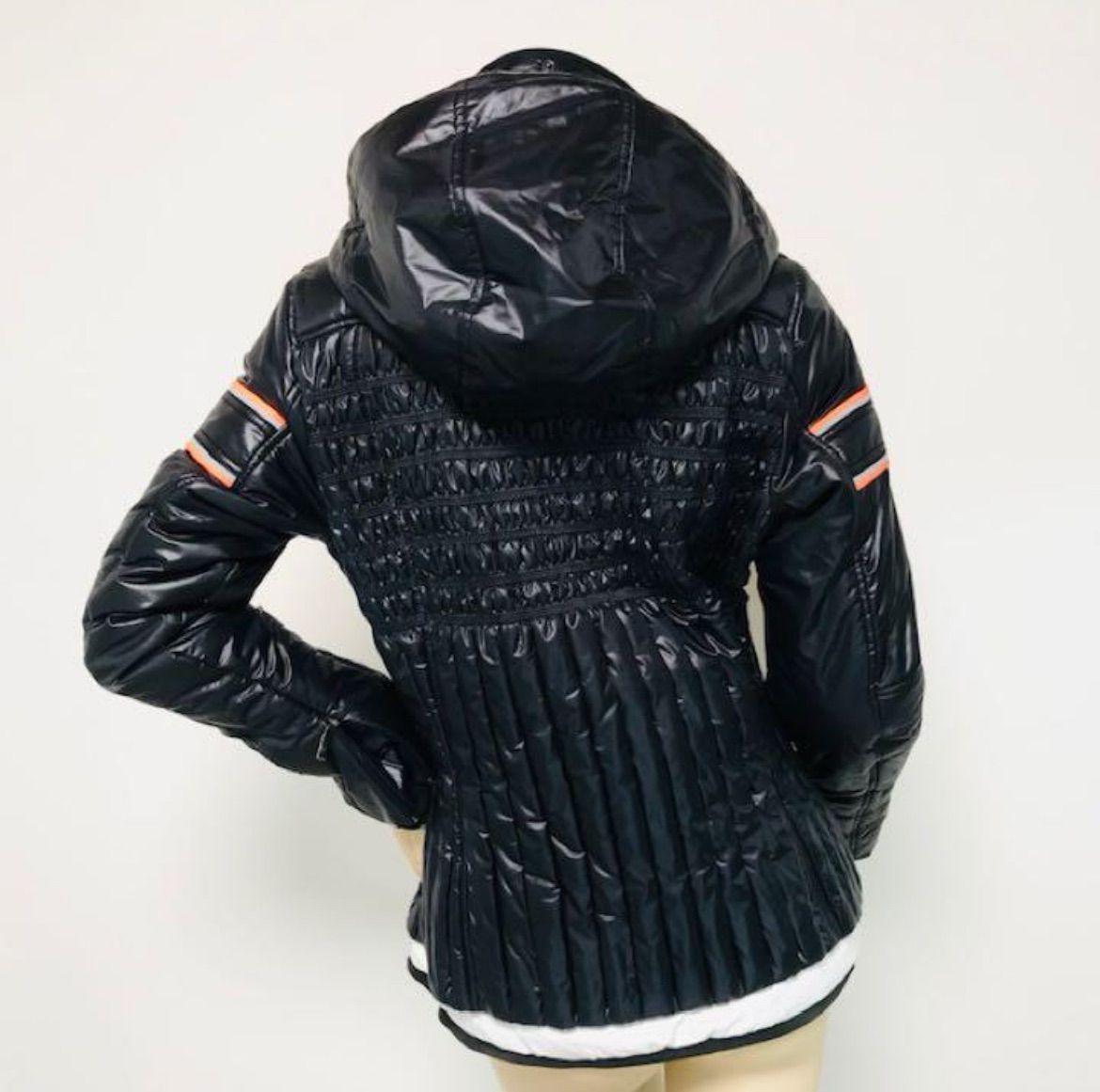BRAND トニー・ザイラーの紹介ページ- Sailer Toni トニー　ザイラー　スキー　ウェア　黒　レディース LIST 株式会社 - スキー
