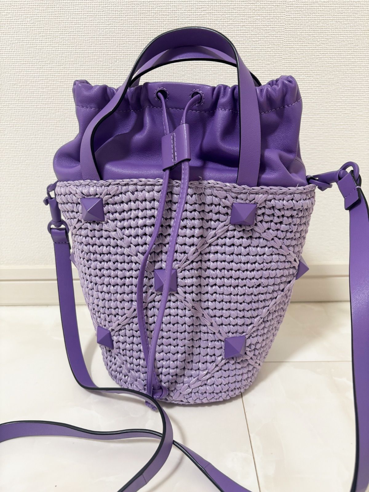 VALENTINO ヴァレンティノ かごバッグ ラフィア パープル スタッズ VALENTINO ヴァレンティノ かごバッグ ラフィア パープル スタッズ