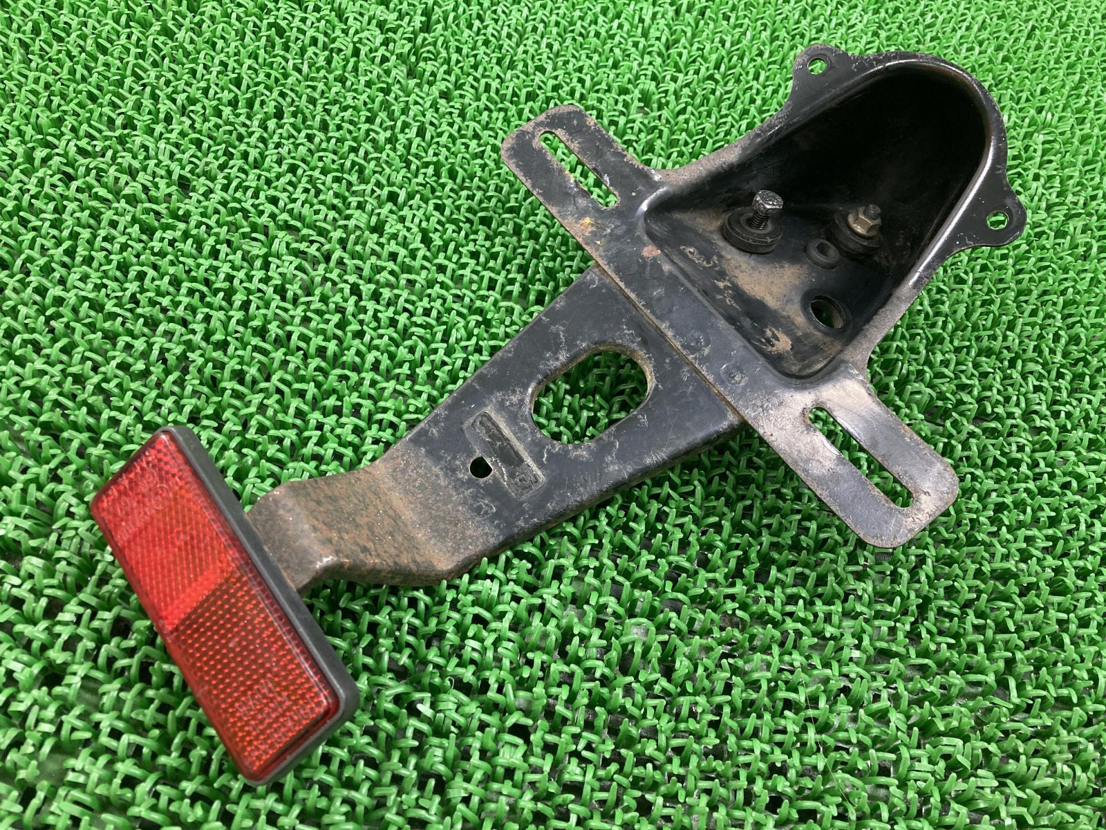 グラストラッカー リアフェンダー スズキ 純正 中古 バイク 部品 NJ47A ビッグボーイ テールランプステー ナンバーステー 曲がり無し 品薄