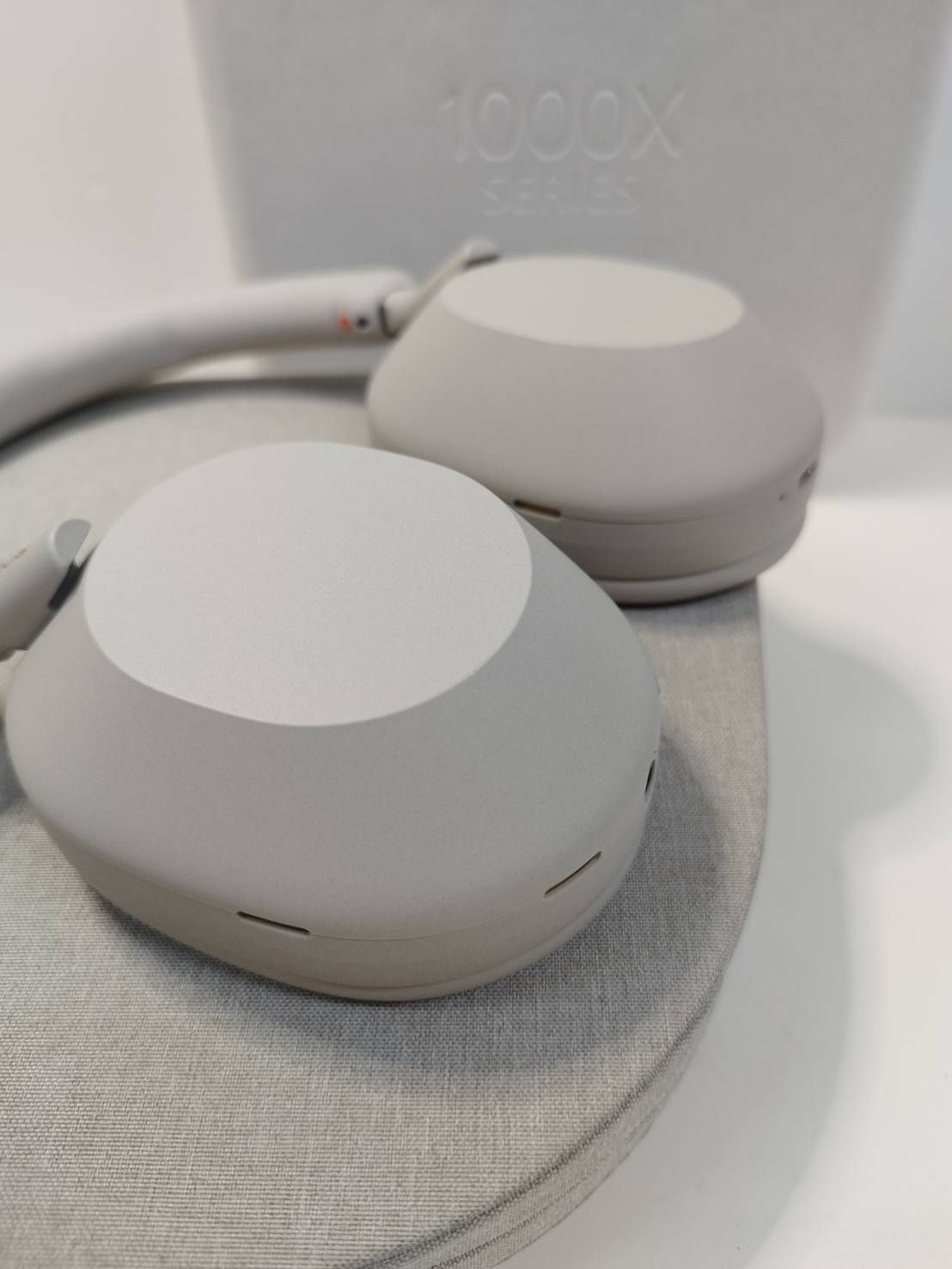 【美品】SONY WH-1000XM5 プラチナシルバー ／ ソニー SONY WH-1000XM5 プラチナシルバー