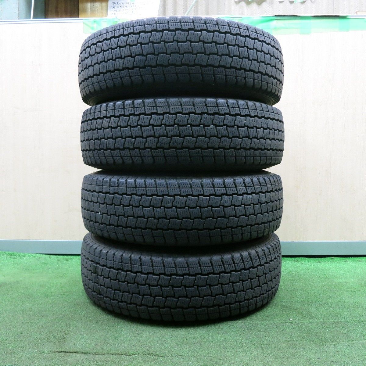 送料無料* バリ溝！23年！綺麗！9.5分☆ハイエース等 ROCK KELLY MX1