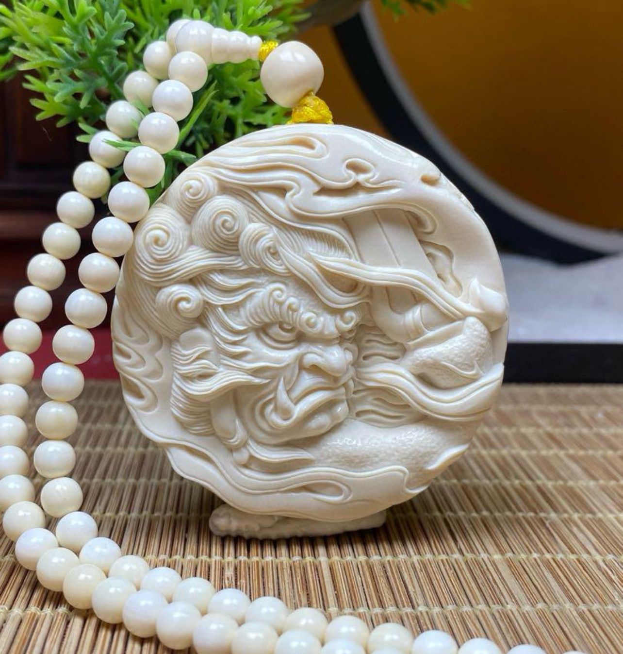 天然マンモス牙美しい手作り彫刻 不動尊菩萨 ネックレス