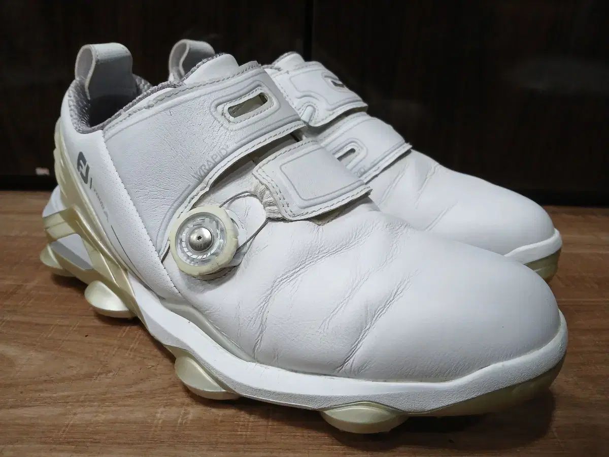 ゴルフシューズ