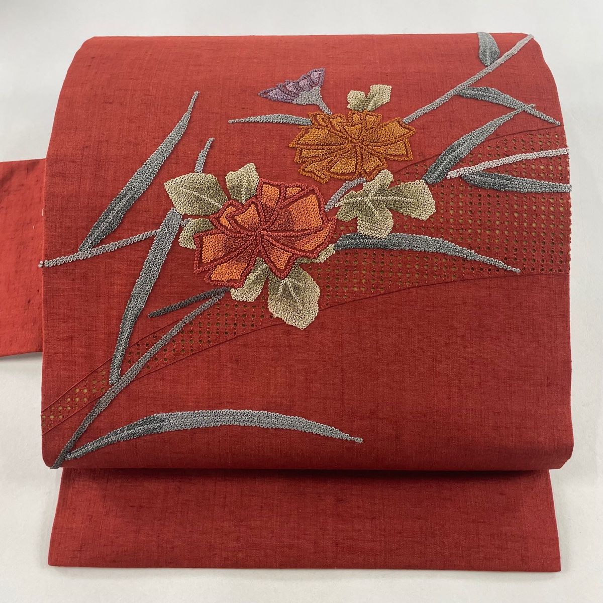 名古屋帯 秀品 紬地 枝花 刺繍 茜色 正絹