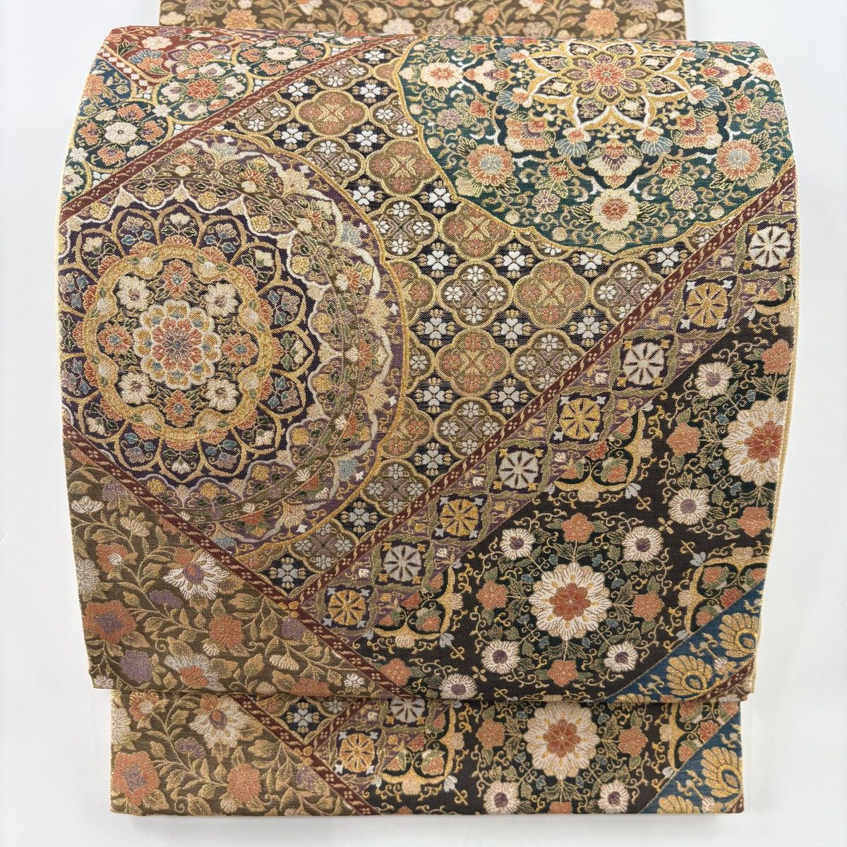 袋帯 美品 逸品 引箔本金紹巴 菱重ね鏡文 金糸 金色 お太鼓柄 正絹 袋帯 美品 逸品 華文 花唐草 金糸 箔 金色 お太鼓柄 正絹 【中古