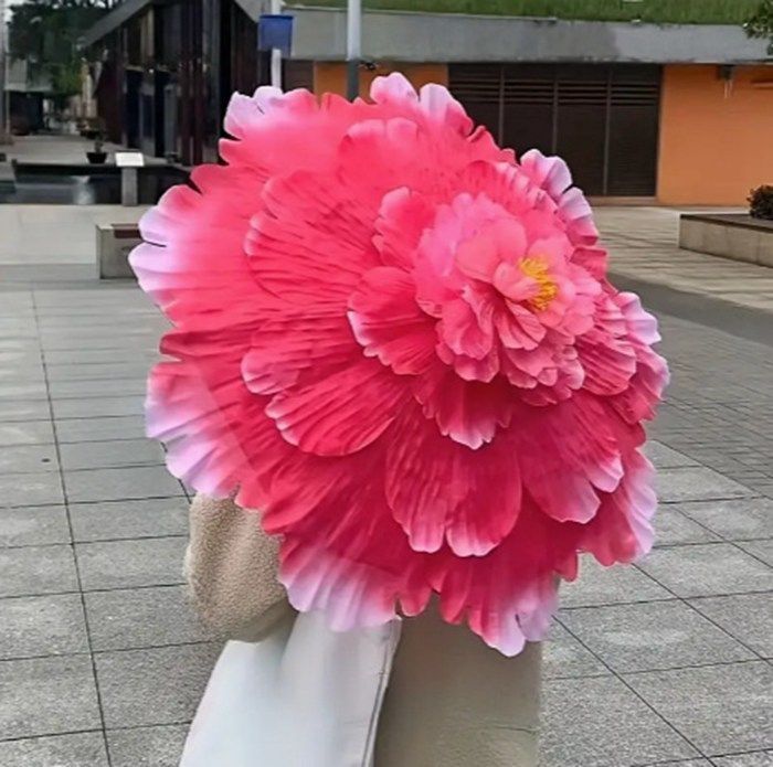 鮮やかなピンクの桃の花の日よけ傘 - 8本のカーボンファイバーリブ 手動開閉 ポリエステル生地の屋外 旅行 キャンプ パーティー＆パフォーマンス用クリエイティブデザイン - スタイリッシ