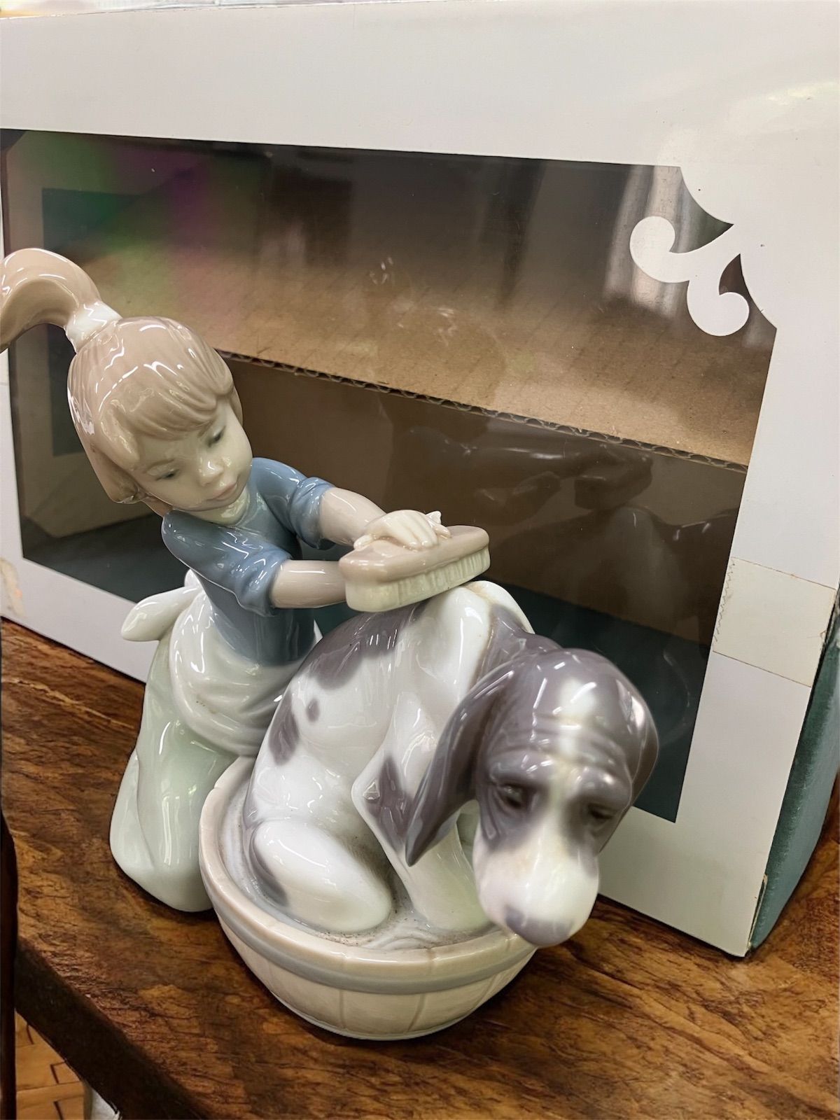 LLADRO 少女と犬の置物