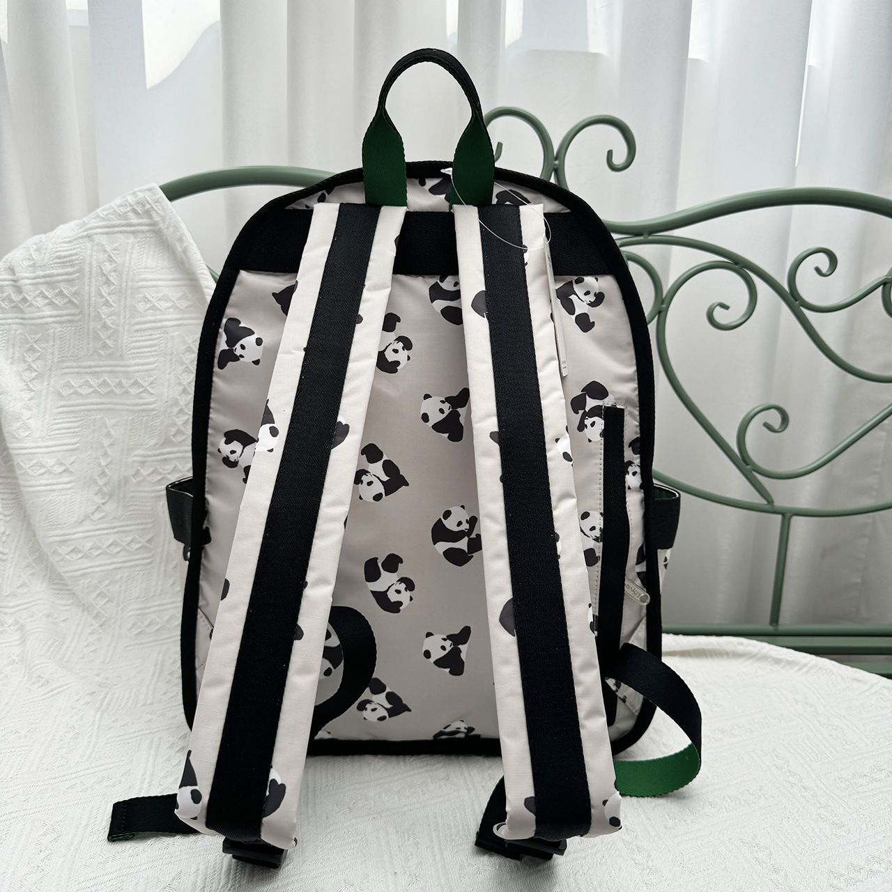 LeSportsac リュックサック　パンダ柄 LeSportsac レスポートサックリュックサック リュックバッグ