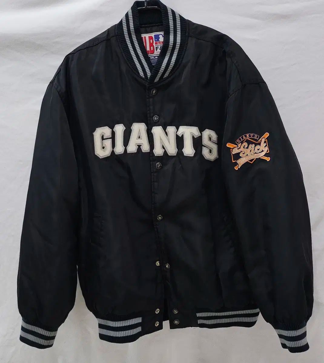 MLB サンフランシスコ・ジャイアンツ ボンバージャケット Mサイズ MLB サンフランシスコ・ジャイアンツ ボンバージャケット M