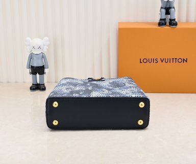 手提げショルダーバッグ プリントや刺繍のアクセント