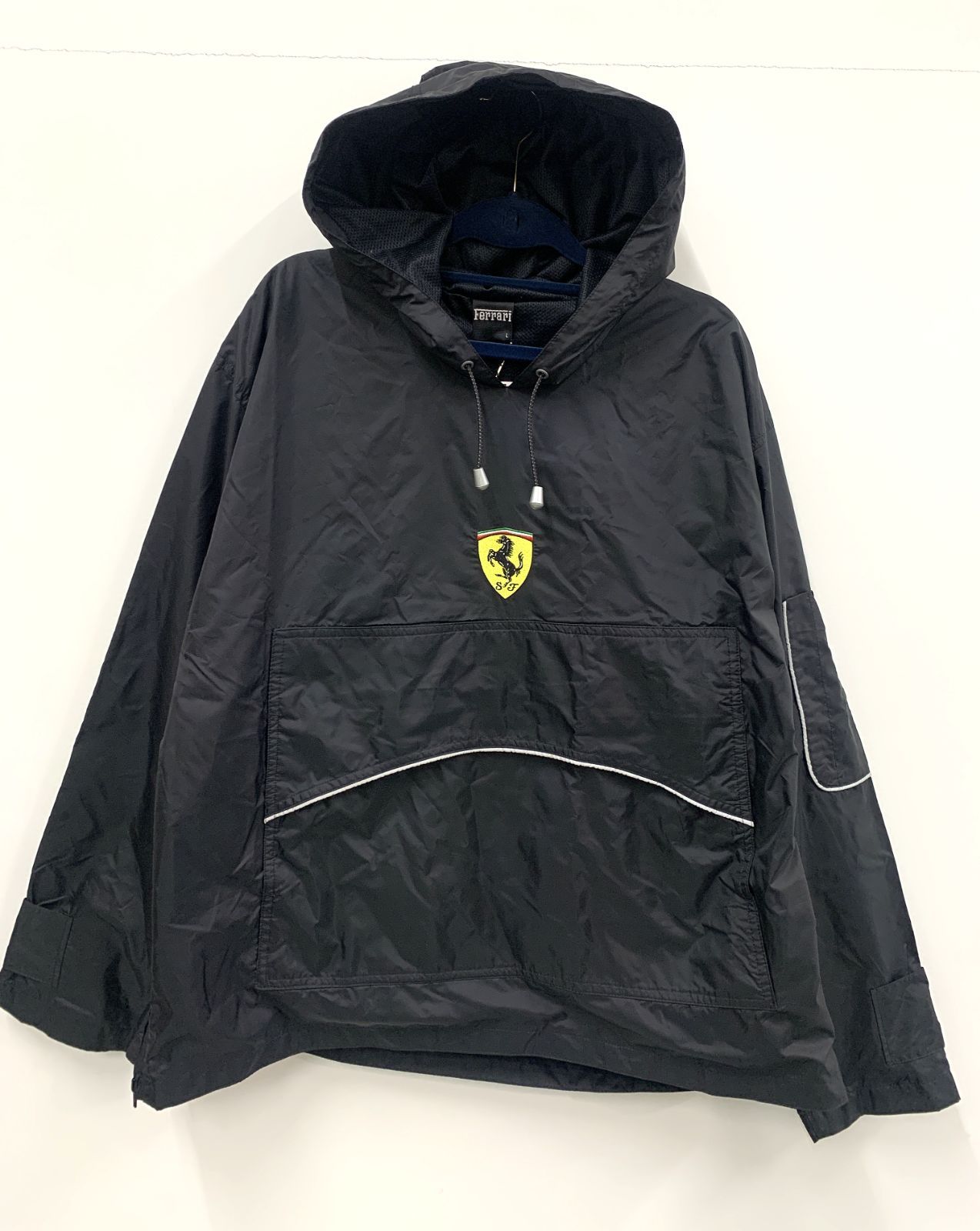 ◯Ferrari ナイロンジャケット 黒 値下げ❗️未使用 オフィシャル Ferrariフェラーリ ロゴ プル