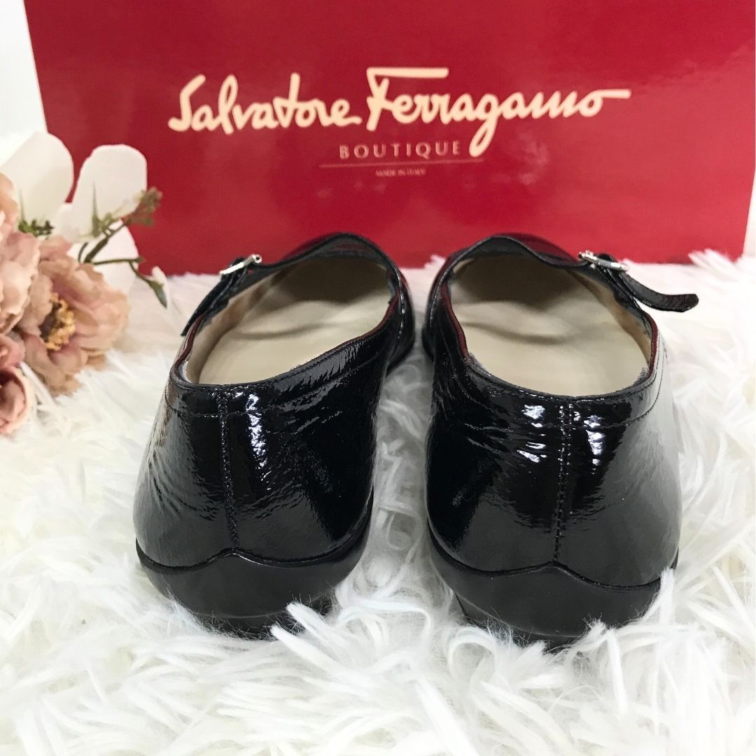 Salvatore Ferragamo サルヴァトーレフェラガモ パンプス フラットシューズ オードリー ブラック エナメル サイズ表記5  1/2(23cm相当）箱あり - メルカリ