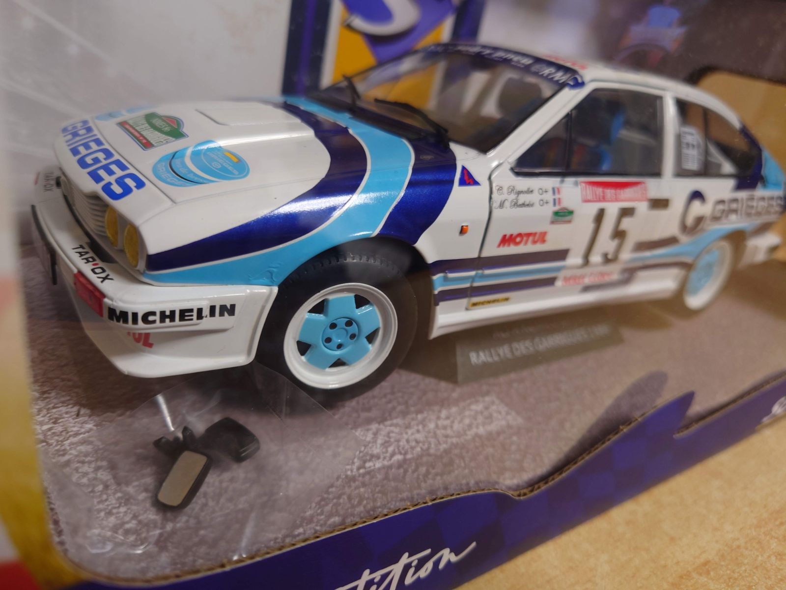 1/18 アルファロメオGTV6 ガリゲスラリー1986#15 ソリド製ミニカー 1/18 アルファロメオ GTV6 ガリゲスラリー 1986 #15 ホワイト