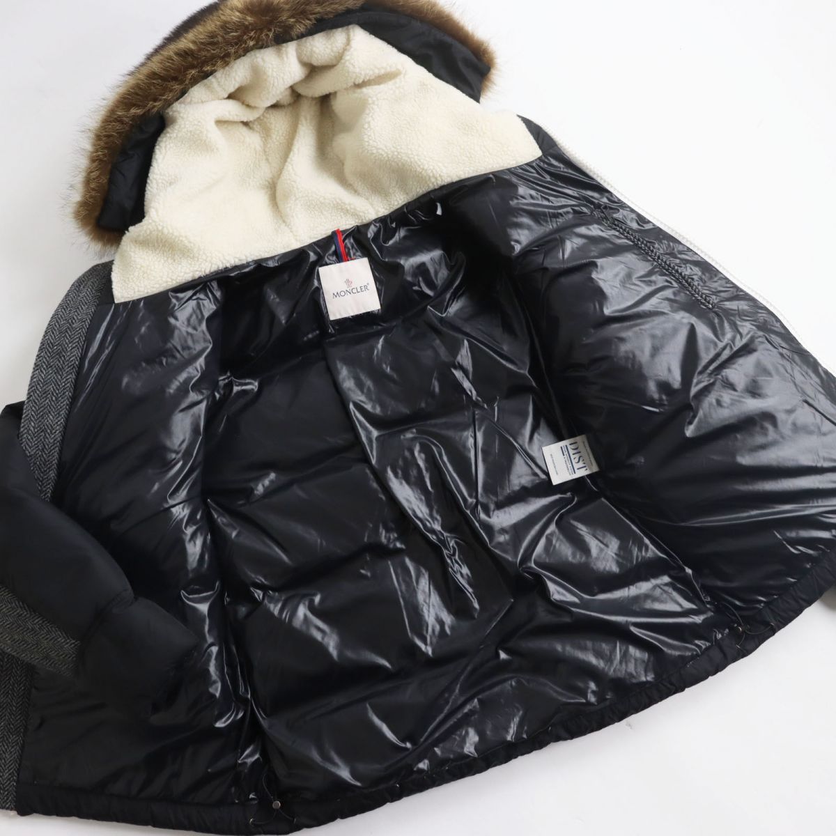 美品○21-22AW MONCLER モンクレール ROBERT ヘリンボーン柄 ロゴパッチ付き フーデッドダウンジャケット グレー×ブラック 2  正規品 - メルカリ