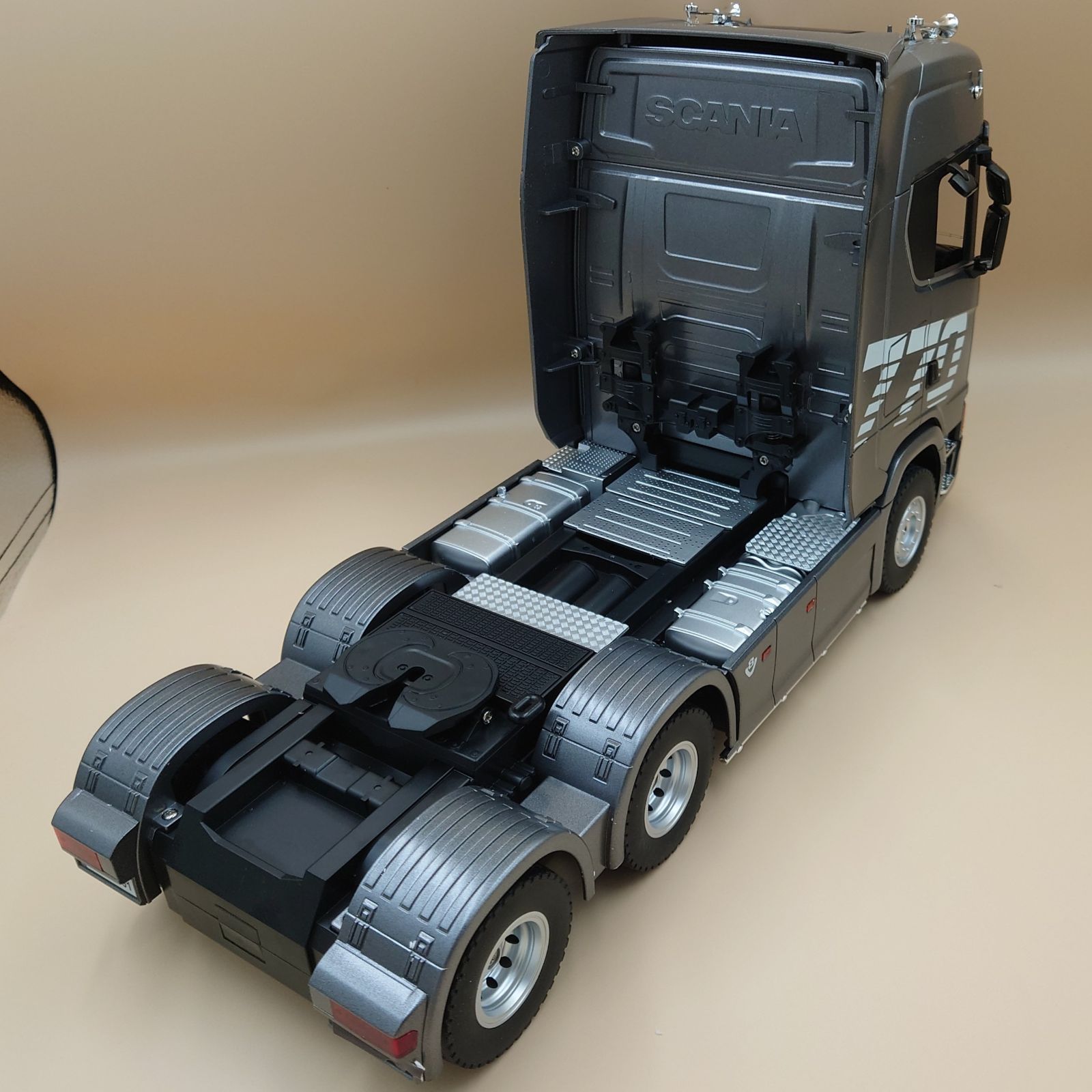 1/18 スカニア SKANIA770S シルバー ラジコン大型トラック トレーラー