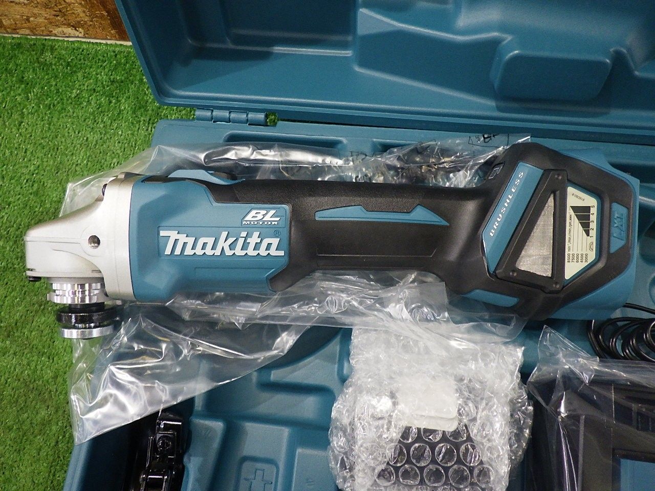 makita 充電式ディスクグラインダ GA412DRGX 新品未使用 【公式通販】